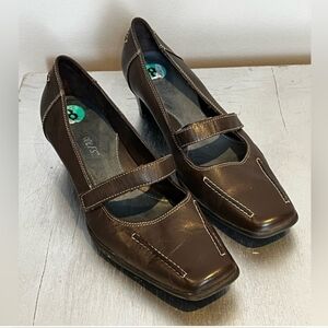 AEROSOLES Relatch Mary-Jane Style Leather Stacked Heel Pumps Chocolate Brown